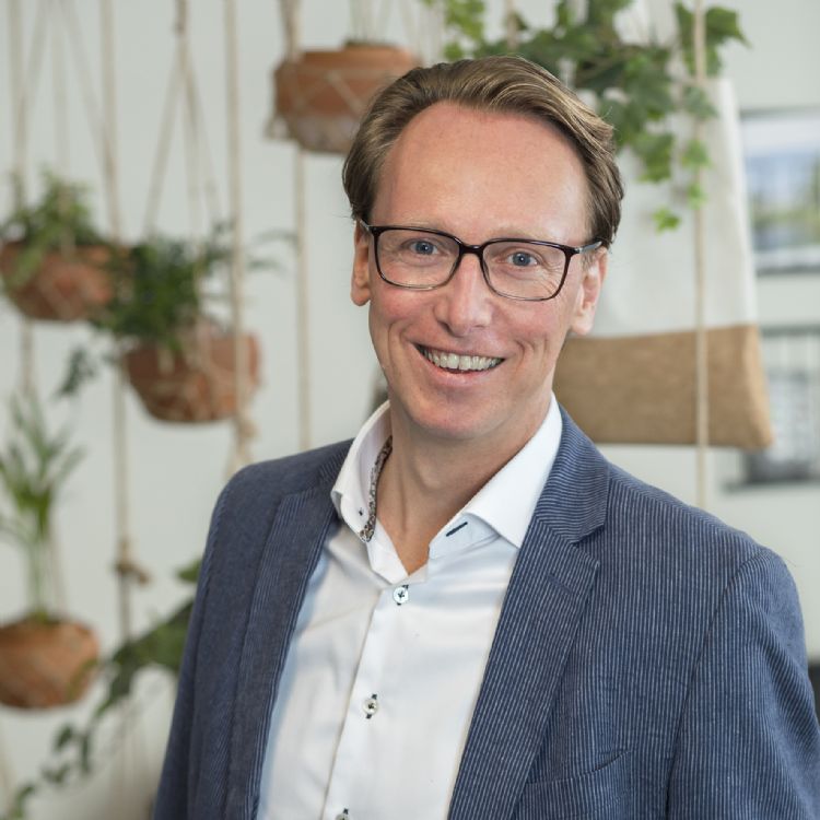 Lucas van 't Hof. Lucas van 't Hof.