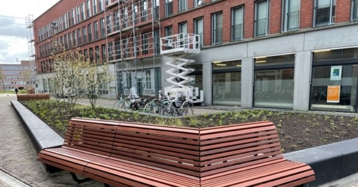 Aanleggen plantenbakken winkelcentrum Ypenburg in de gemeente Den Haag
