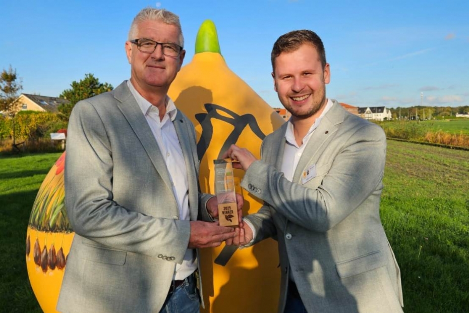 Jos Smit (links) & Job van Eeden met de Pro Landscaper Sustainability & Biodiversity Award 2025