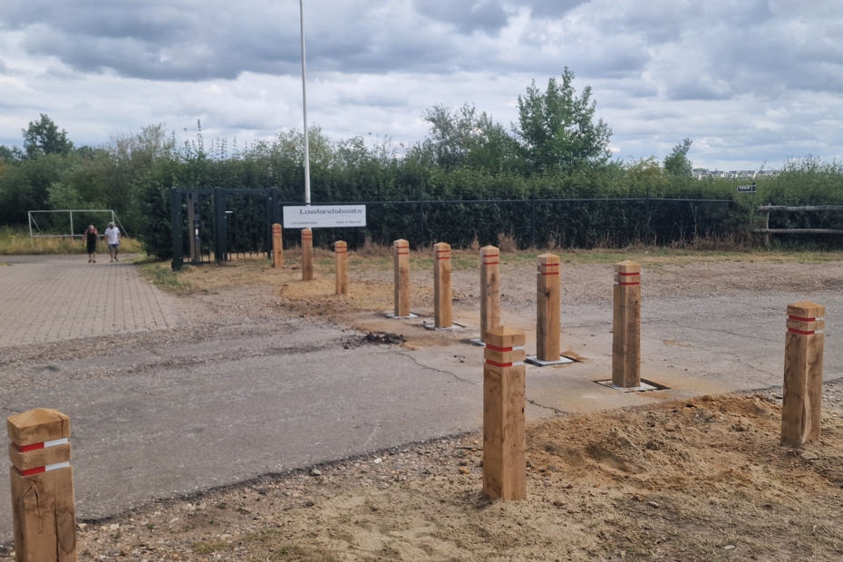 De paaltjes die de ongewenste parkeerplekken blokkeren