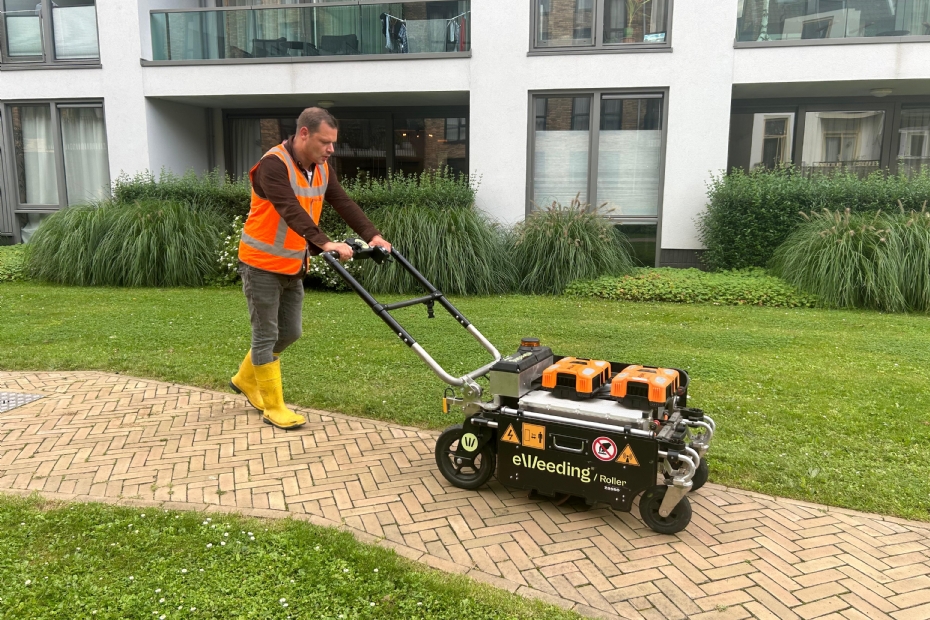 Rik van Viegen op de daktuin Avenue 1895 in Arnhem