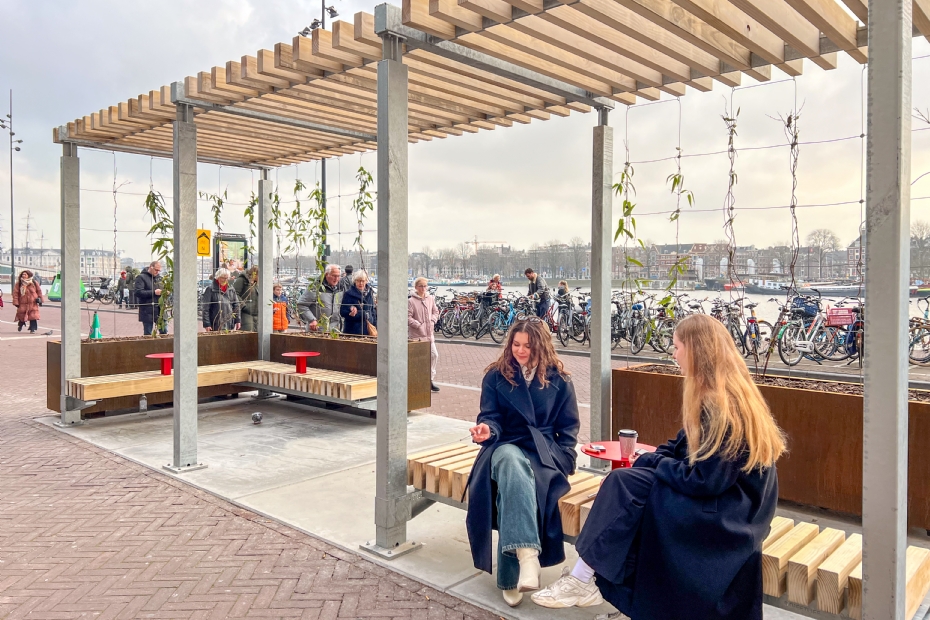 De pergola op de Oosterdokskade De pergola op de Oosterdokskade