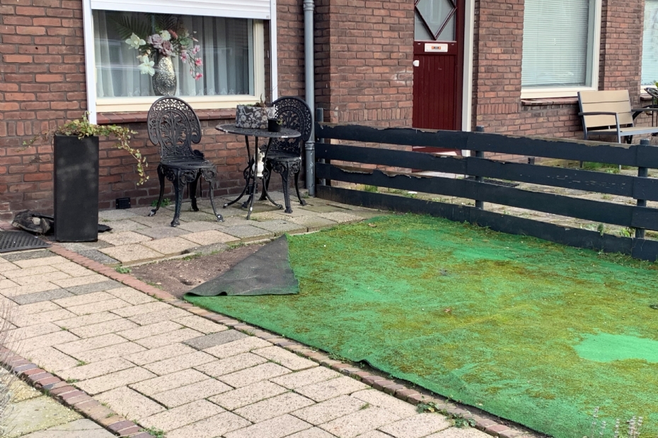 Beeld ter illustratie: kunstgras in een voortuin in een kwetsbare wijk in Nijmegen