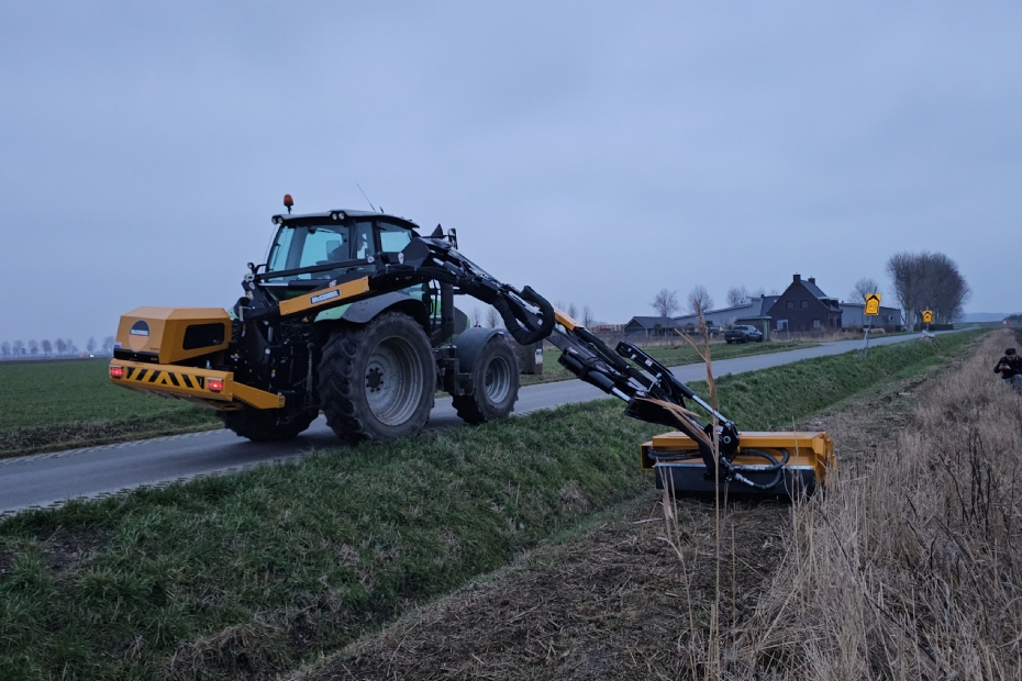De McConnel PA6582VFRT met Multicut 1200 De McConnel PA6582VFRT met Multicut 1200