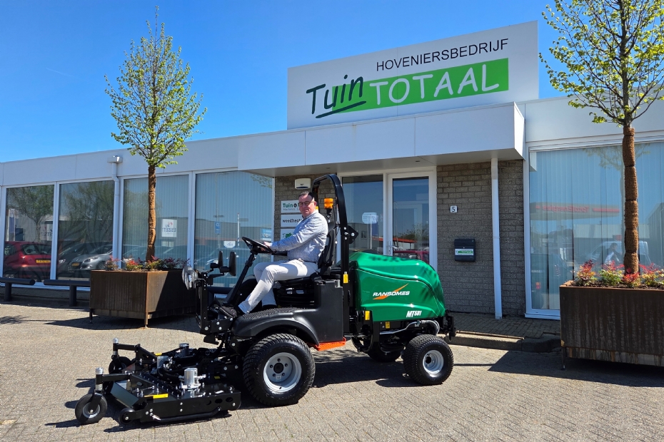Gertjan Toorenaar (TuinTotaal) is enthousiast over de Ransomes