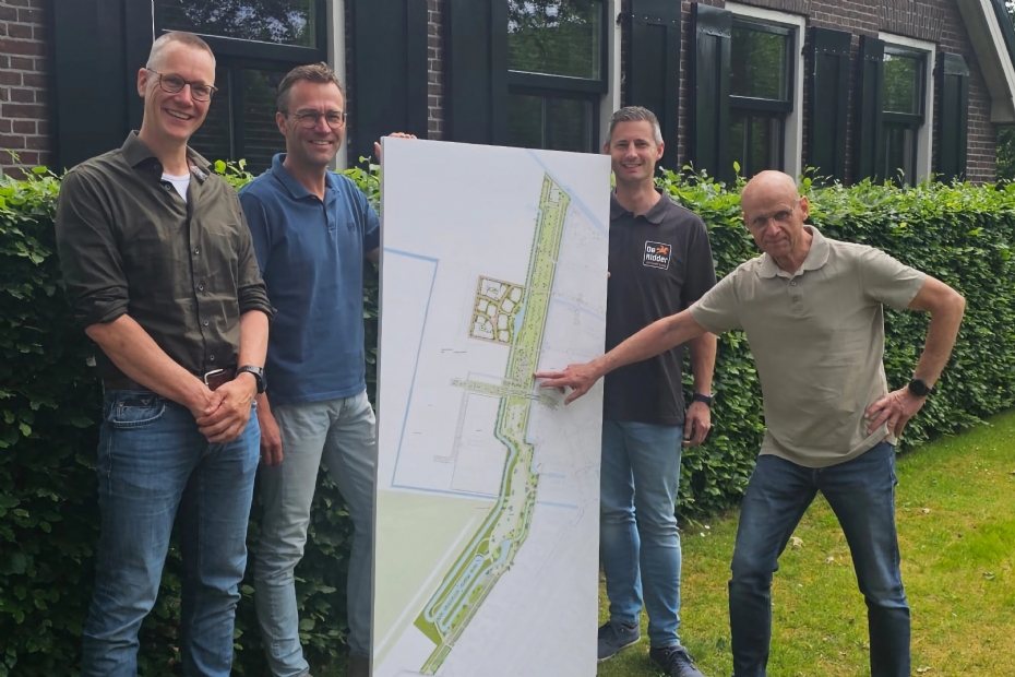 V.l.n.r.: Van den Barg, Beniers, Van der Ploeg en Klop V.l.n.r.: Van den Barg, Beniers, Van der Ploeg en Klop