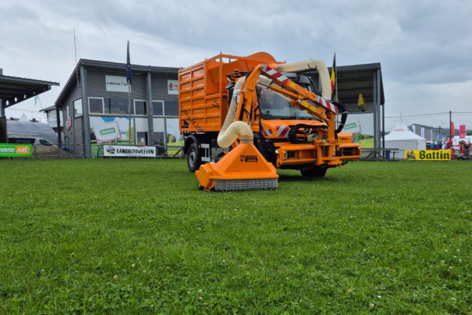 Unimog U535 m/ maaiarm en containeropbouw voor opvang Unimog U535 m/ maaiarm en containeropbouw voor opvang