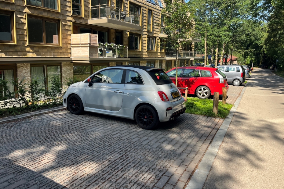Parkeervakken met middenbruin NCB steen