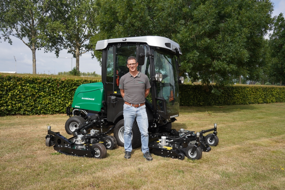 Jasper Zwarst bij de Ransomes MP 670